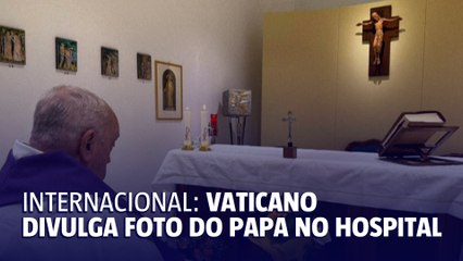 Vaticano divulga 1ª foto do papa no hospital