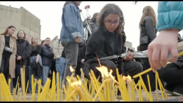 A Skopje fiori e candele per le vittime della strage in discoteca