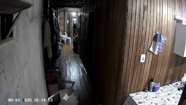 b'CASA INVADIDA BANDIDOS'