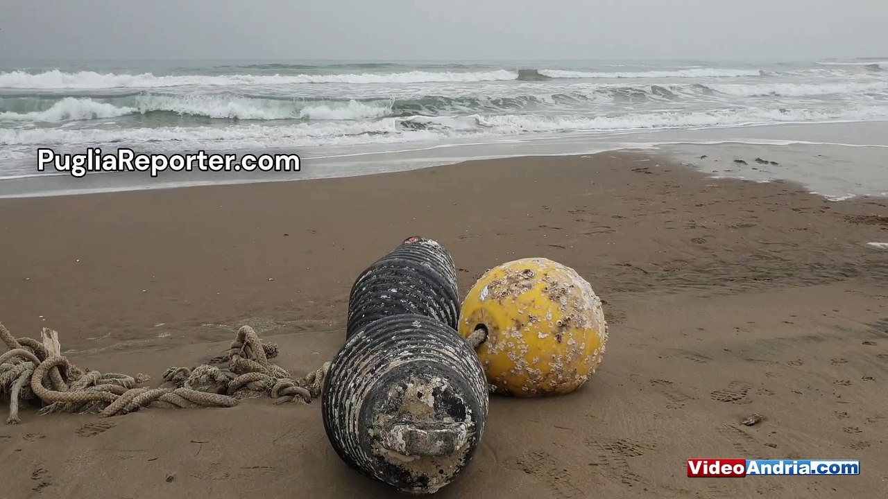 Barletta, mareggiata del 15 marzo 2025 storm surge with strong waves Barletta beach (Puglia, Italy)