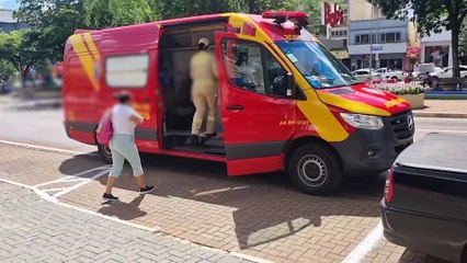 Mulher sofre lesão no braço durante trabalho no Centro de Cascavel