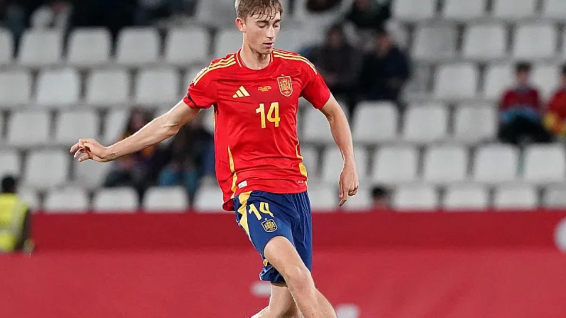 Así es Dean Huijsen, el central 'holandés' convocado para la Liga de Naciones