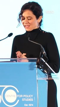 Ayuso da una conferencia en Londres y el moderador se fija en su inglés