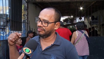 b'Comoo em velrio de Rayana morta a facadas em motel de Belm'