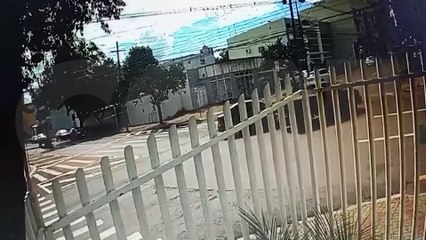 Câmera mostra como ocorreu acidente entre S10 e Voyage no Centro