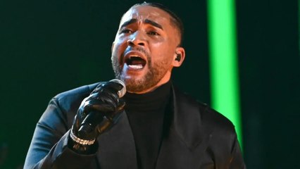 ¡Momento tenso! Don Omar interrumpió su show para reprender a una fan y pedir su expulsión: video