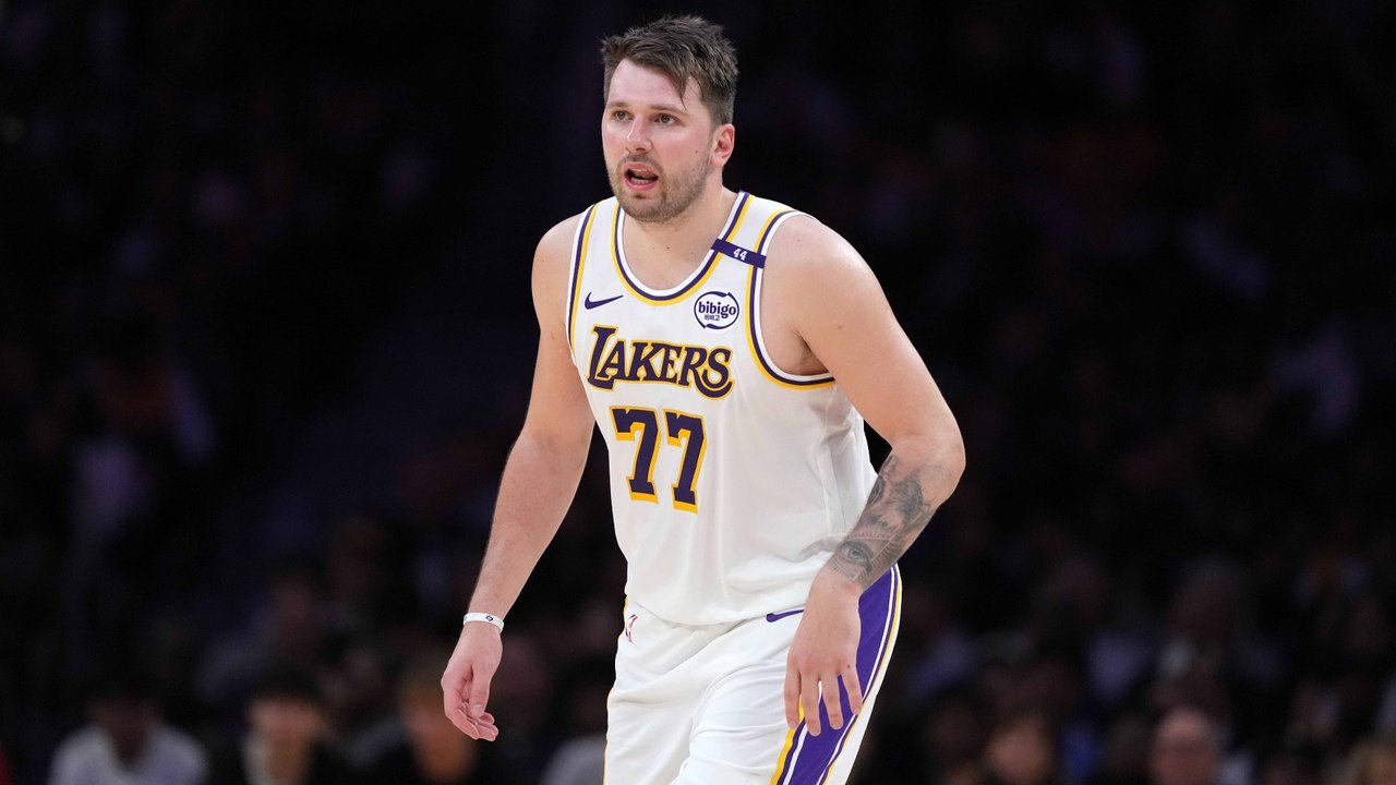 Lakers Snap Losing Streak with a 107-96 Win Over Suns