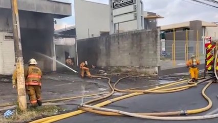 tn7-Incendio consume varias bodegas en Heredia-170325