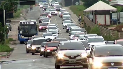 b'Fluxo de veculos  intenso na volta para Belm no feriado'