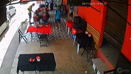 b'Polcia procura acusados de assaltarem restaurante na AV. Joo Paulo II'