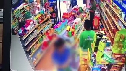 b'Homens so presos aps realizarem assalto em farmcia na Senador Lemos'