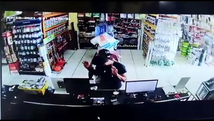 b'Empresrio morto em estabelecimento comercial em Bragana'