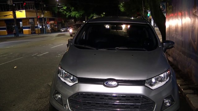 b'Motorista b\xaabado atropela duas pessoas na Av. Bernardo Sayo'