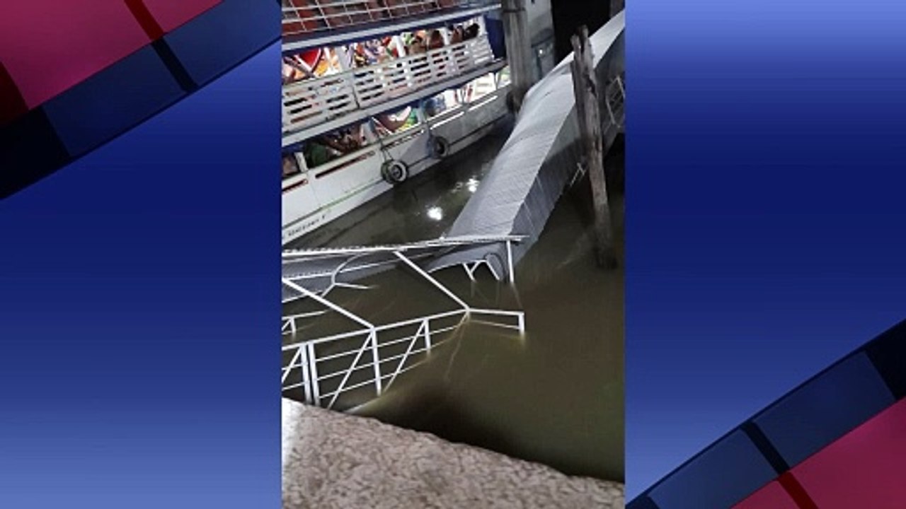 b'Coliso de balsas em Barcarena '