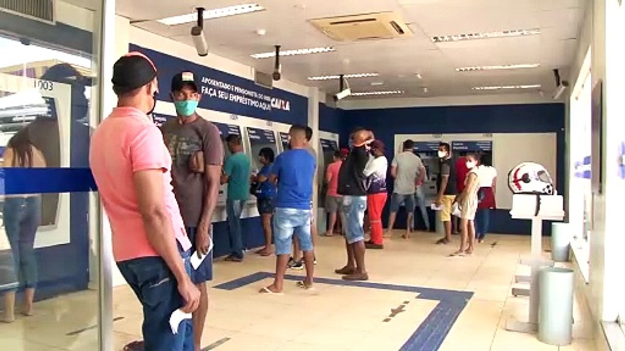 b'Caixa comea a pagar nova parcela do auxlio '