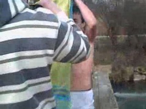 MOi QUi SAUTE DANS L'EAU FROiDE