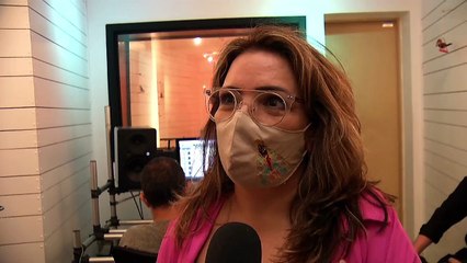 b'Compositor supera luto e faz m\xbasicas para a Virgem Maria'