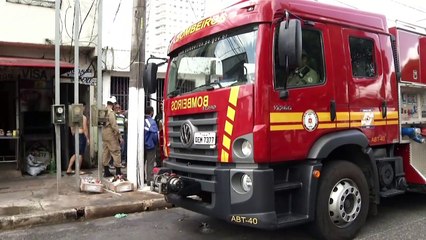 b'Inc\xaandio na atinge vila de casas na Marqu\xaas de Herval '
