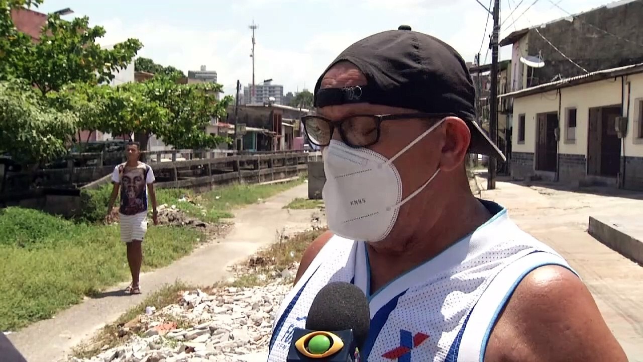 b'Comunidade abandonada no bairro de Canudos'