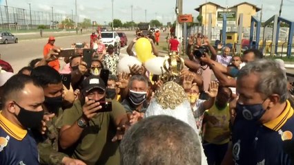 b'Imagem Peregrina de Nossa Senhora de Nazar sobrevoa Belm  '