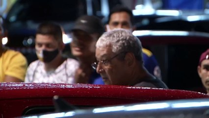 b'Moradores da passagem Boa Ventura protestam cobrando aes da Prefeitura'