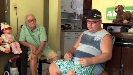 b'Histria de amor: Pai idoso cuida do filho em Parauapebas '