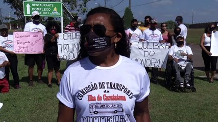 b'Moradores protestam por falta de nibus em Outeiro'