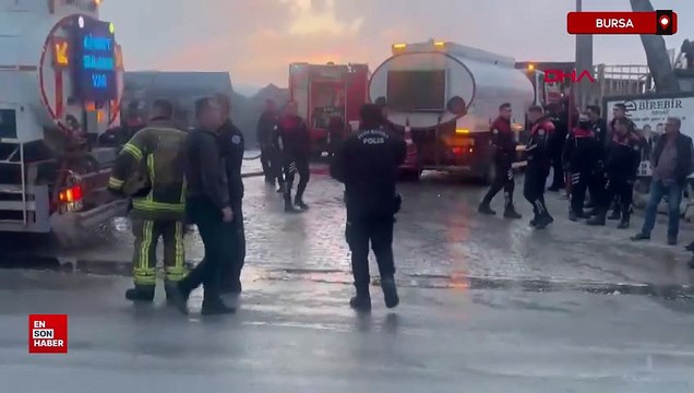 Bursa'da yangın yerinde güvenlik önlemi alan polise saldırı