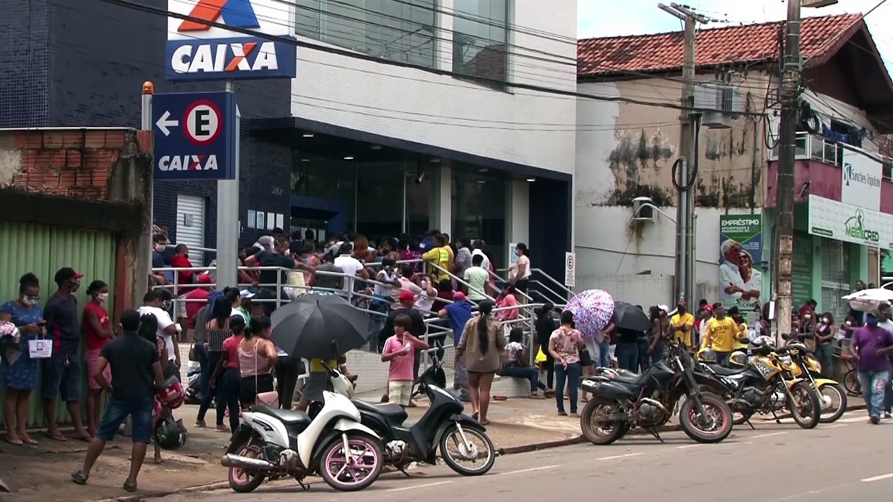 b'Filas e aglomerao em bancos e lotricas'