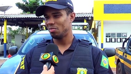 b'Policial salva vida de beb\xaa que desacordada'