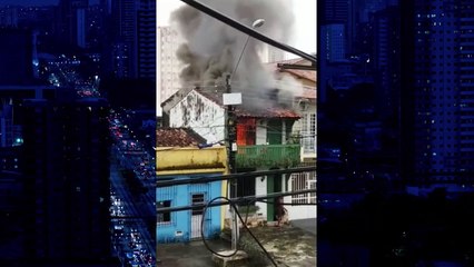 b'Fogo atinge casa no bairro do Umarizal '