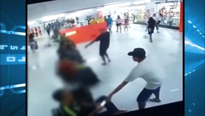 b'Assalto em shopping aterroriza visitantes'