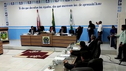 b'Vereadores votam por arquivamento de processo contra vereador.'
