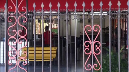 b'Governador doa cestas de alimentos para alunos da rede p\xbablica '