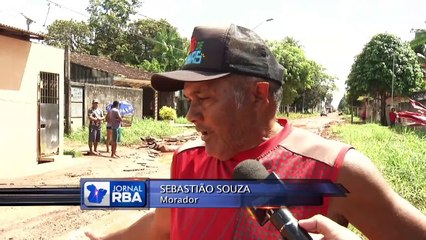 b'Saneamento: Rua precria no bairro do Tapan'