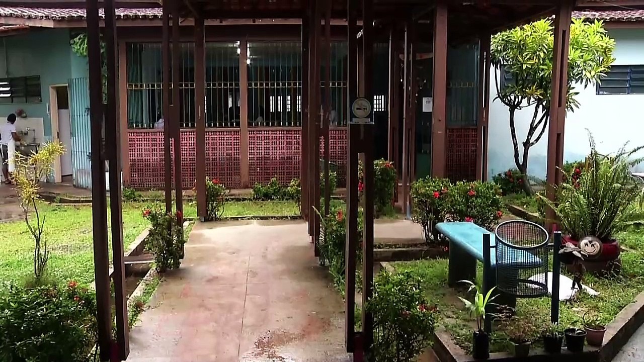 b'Alunos da Rede Estadual recebem carto alimentao  '