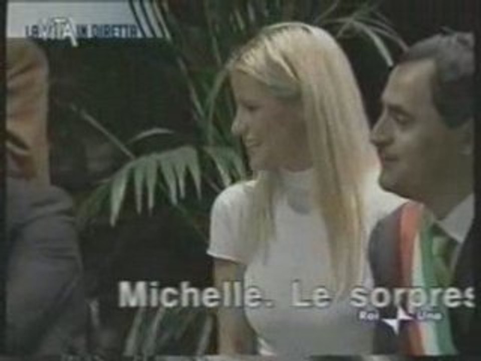 Hunziker_upskirt_vitaindiretta_23-10-06_Nalex