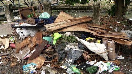 b'Entulho acumulado no bairro do Telgrafo '