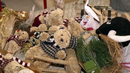 b'Ento  Natal: Criatividade na decorao da rvore'