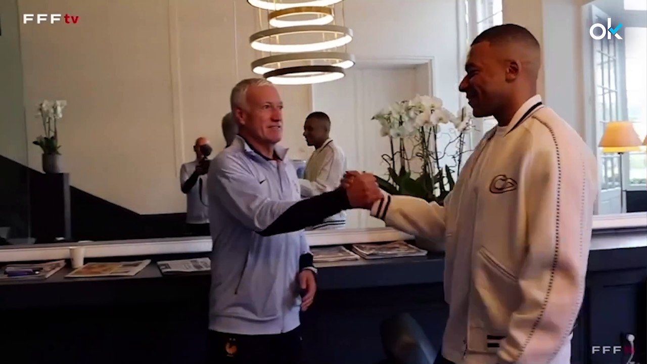 La broma con poca gracia de Deschamps a Mbappé al recibirle en la concentración de Francia: "¿Cansado?"