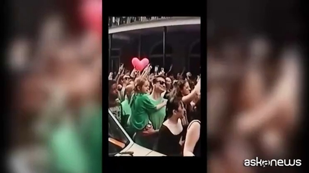 Ed Sheeran canta il nuovo brano in mezza a una strada di New Orleans