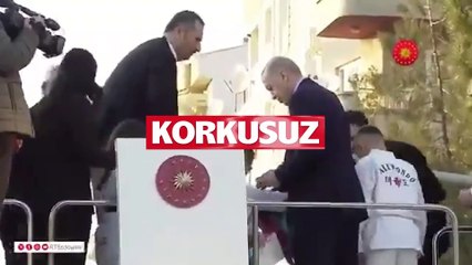 Erdoğan'ın elini öptü başkan yardımcılığını bir kez daha kaptı!