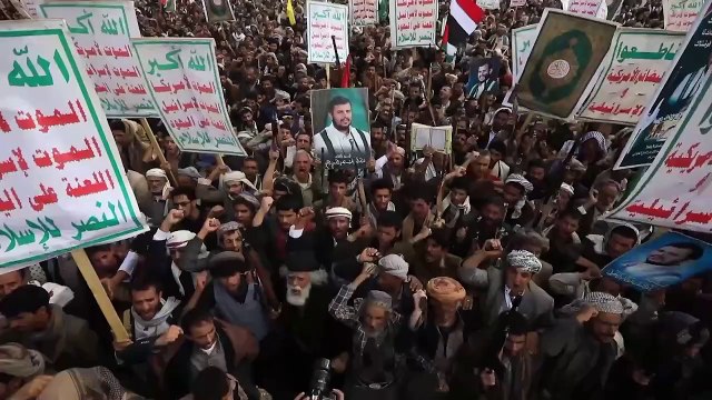 Medio centenar de muertos por ataques de EEUU en Yemen y los hutíes responden con misiles