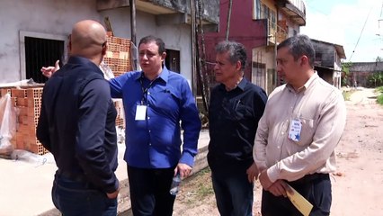 b'Moradores da Cabanagem recebem cheque moradia'