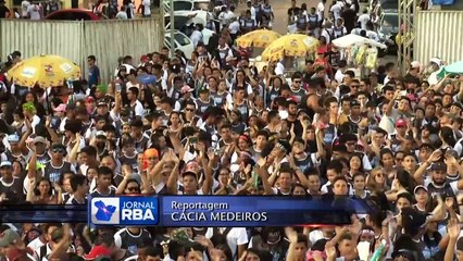 b'Evento religioso faz arrasto contra as drogas '