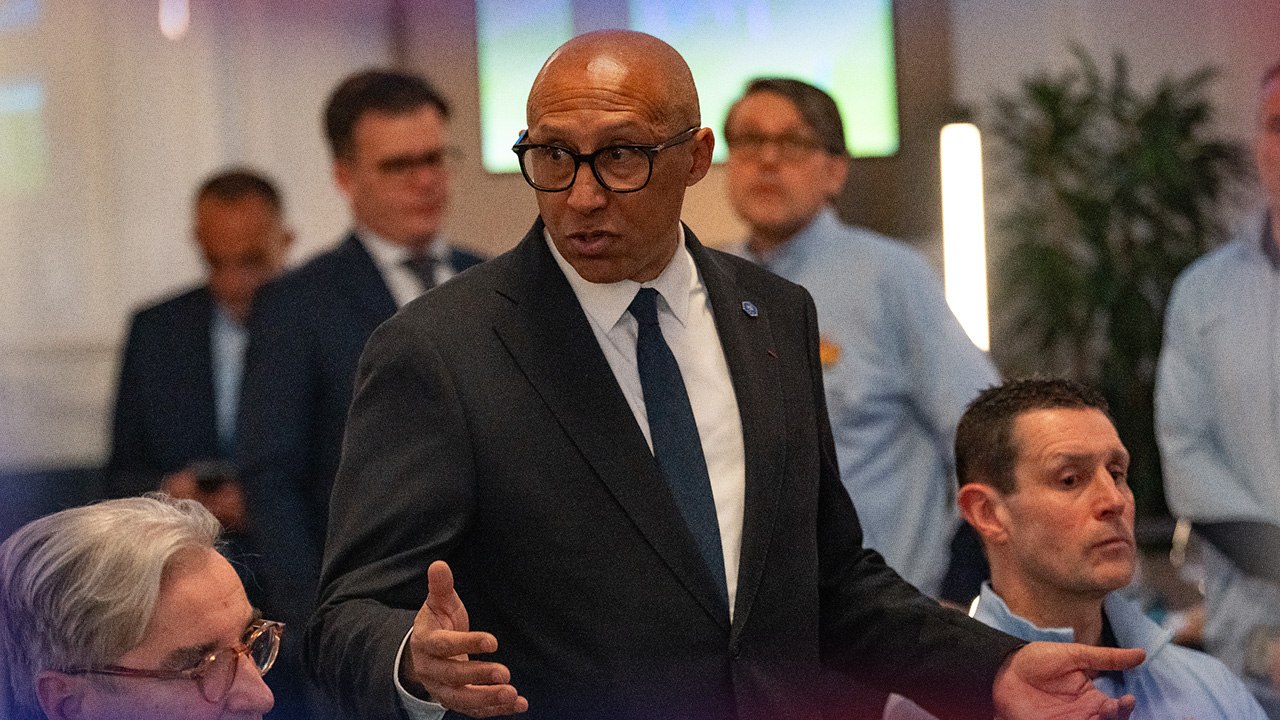 La Ministre des Sports et le Président avec les Bleus