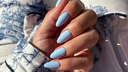 Manicure azzurre: idee turchine da copiare in primavera