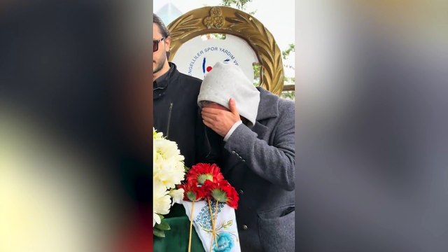 Tanyeli’nin eşi İlker Sünnili, ayakta durmakta güçlük çekti