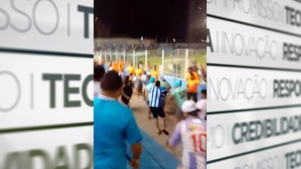 b'Torcedores brigam na Curuzu apb3s derrota do Paysandu'