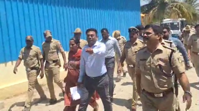 VIDEO हाई कोर्ट के कड़े निदेर्शों के बाद केंद्रीय मंत्री कुमारस्वामी के फार्महाउस के पास अतिक्रमण हटाने का अभियान शुरू